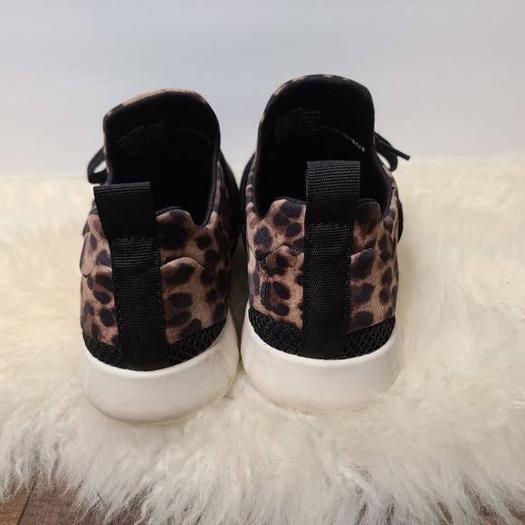 Lepoard Lace-Up Sneaker - Picture 6 of 8